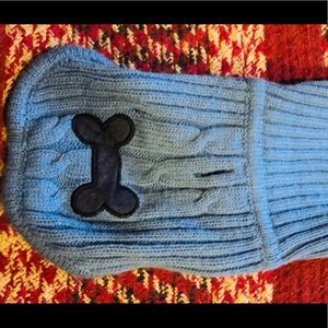 Dog/Puppy Sweater, light & dark blue  w/button,